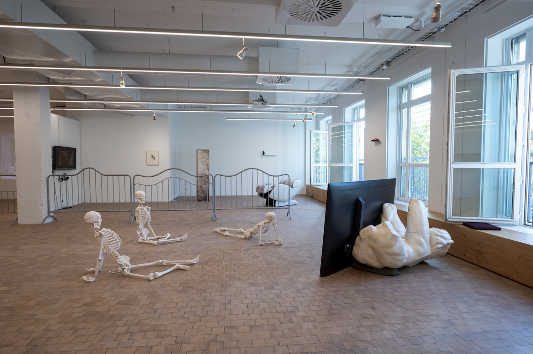 X . A CAPITAL DESIRE 6 ©Emmanuel Aguirre