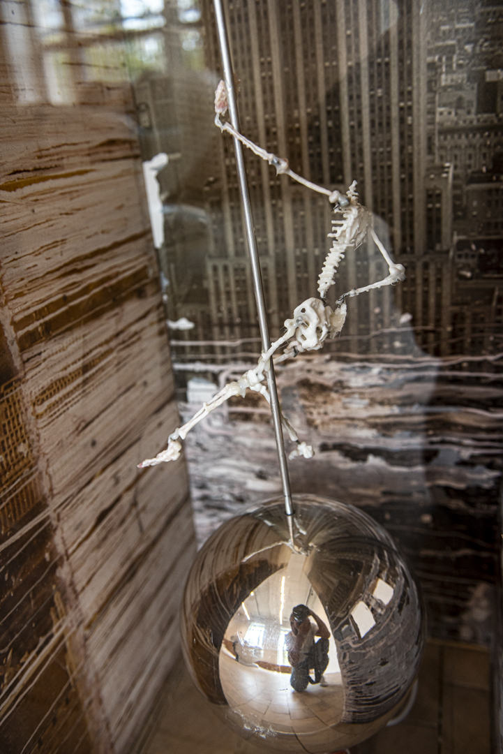 X . A CAPITAL DESIRE 17 ©Emmanuel Aguirre